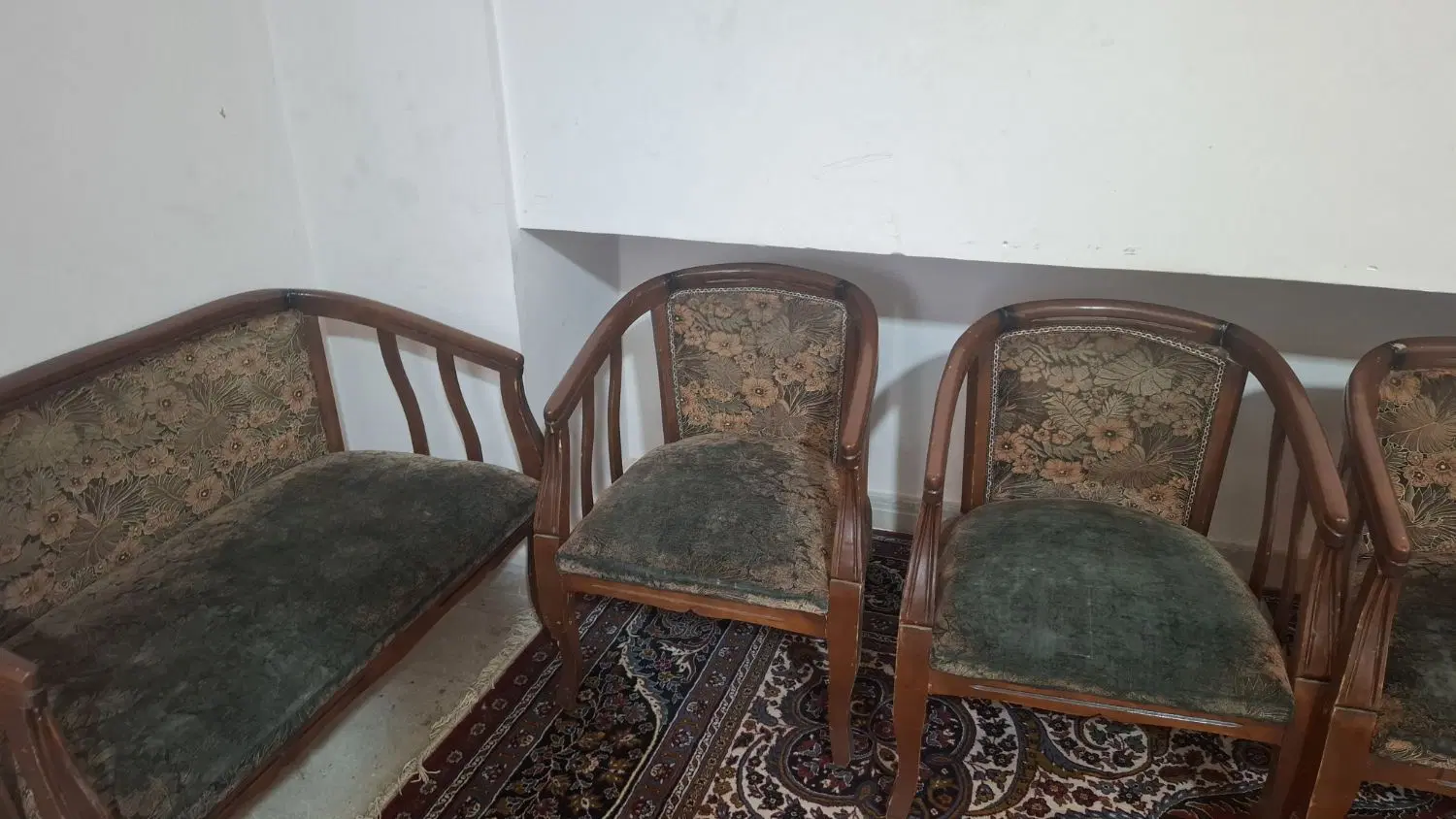 مبل چوبی به همراه میز عسلی|مبلمان خانگی و میز عسلی|بم, |دیوار