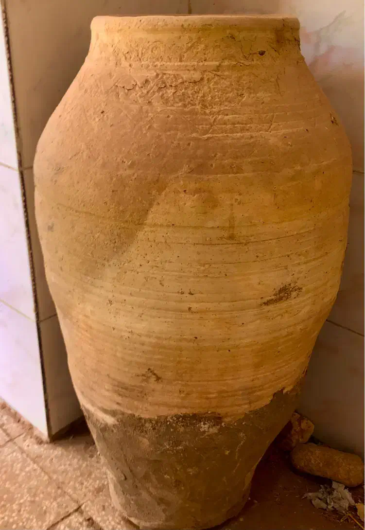 خمره قدیمی|کلکسیون اشیاء عتیقه|یزد, |دیوار