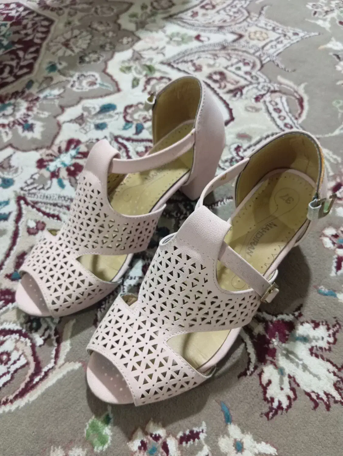 کفش|کیف، کفش، کمربند|بجنورد, |دیوار