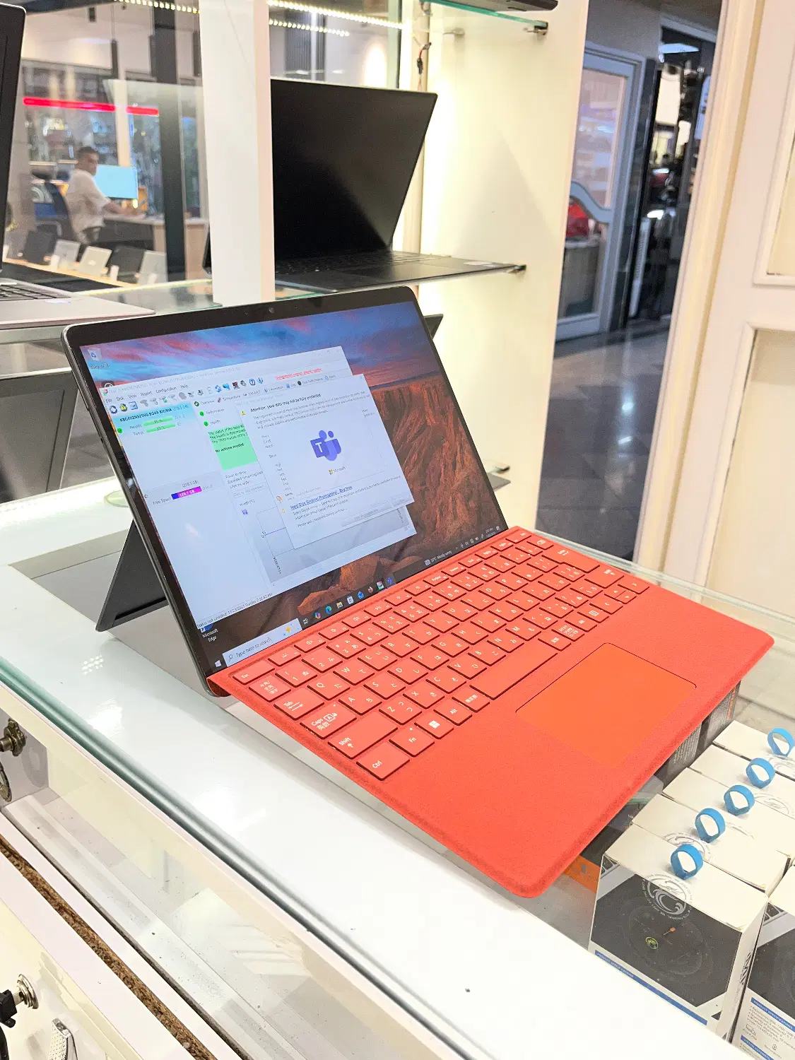 Surface pro 8|رایانه همراه|تهران, فلسطین (میدان انقلاب)|دیوار