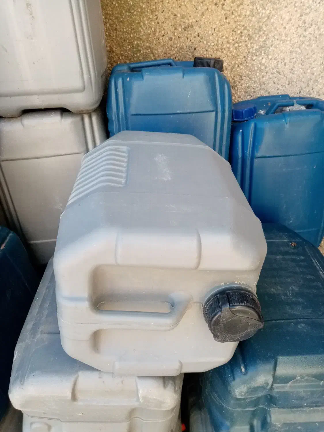 20لیتری|ظروف نگهدارنده، پلاستیکی، یک‌بارمصرف|همدان, |دیوار