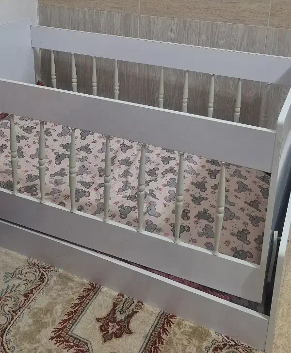 گهواره|تخت و صندلی بچه|بیرجند, |دیوار