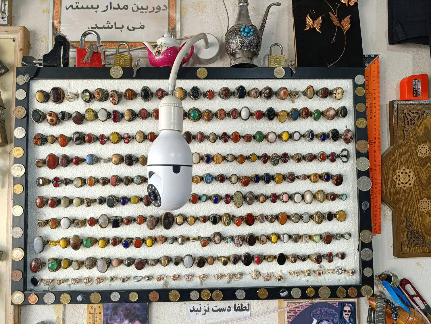 کلکسیون|کلکسیون اشیاء عتیقه|شیراز, باغ تخت|دیوار
