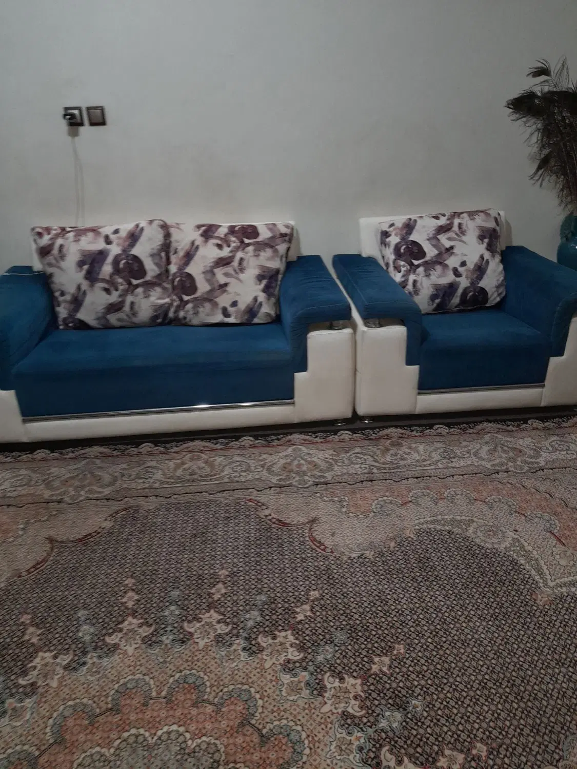 فروش مبل هفت نفره با چهارتا گل میز سالم و محکم|مبلمان خانگی و میز عسلی|شیراز, جوادیه|دیوار