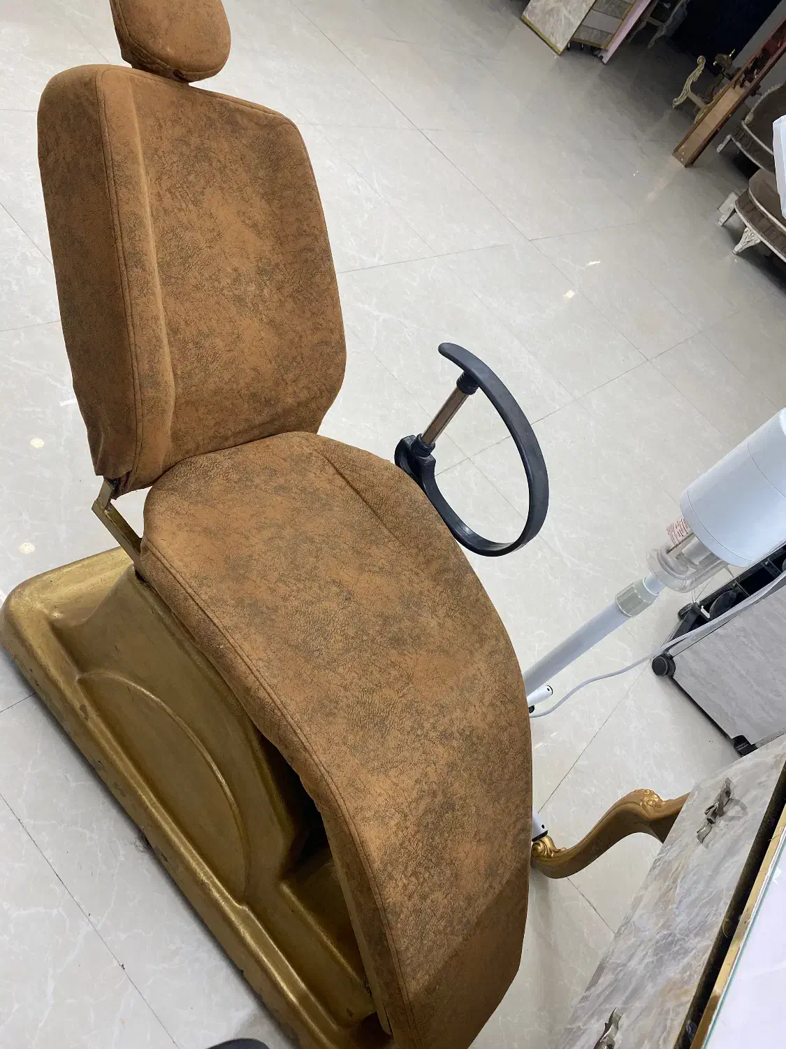 صندلی اصلاح در حد نو فقط ۸۰۰هزار تومن|آرایشگاه و سالن‌های زیبایی|کرج, کوی امامیه|دیوار