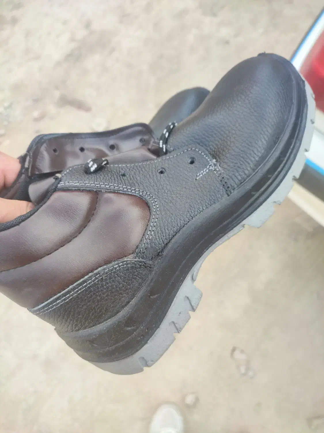 کفش ایمنی|کیف، کفش، کمربند|ابرکوه, |دیوار