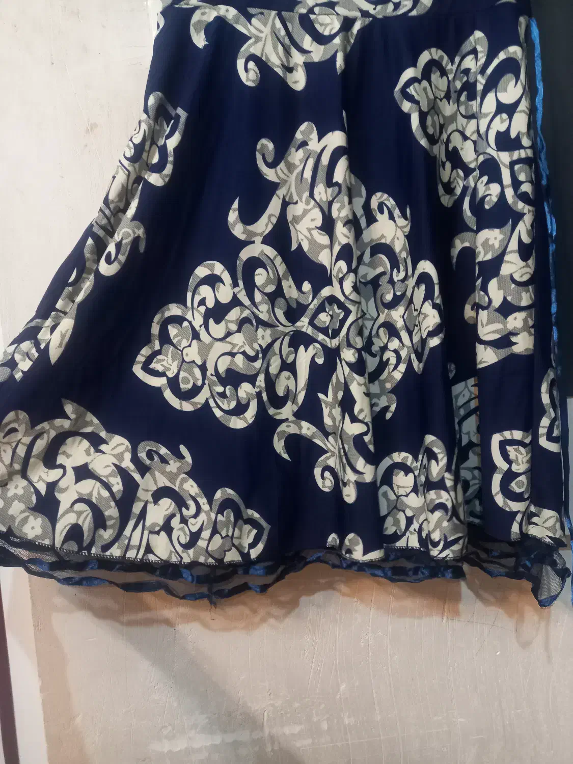 سارافون|لباس|قم, ولیعصر|دیوار