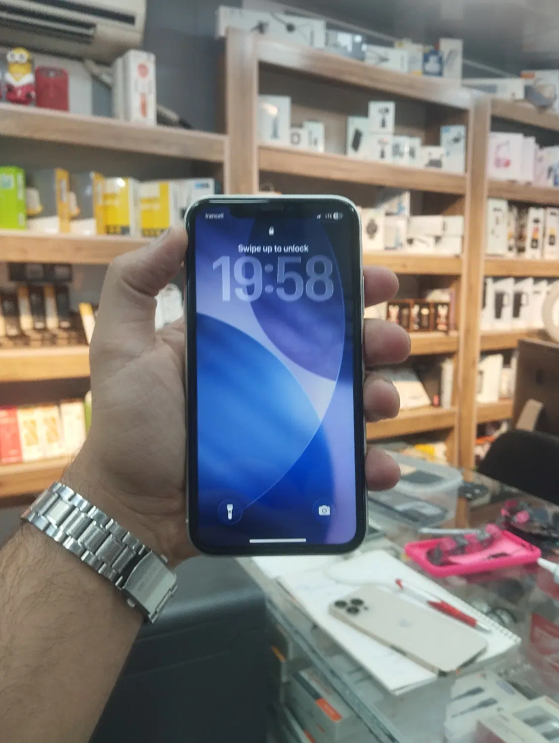 iPhone 11|موبایل|شوش, |دیوار