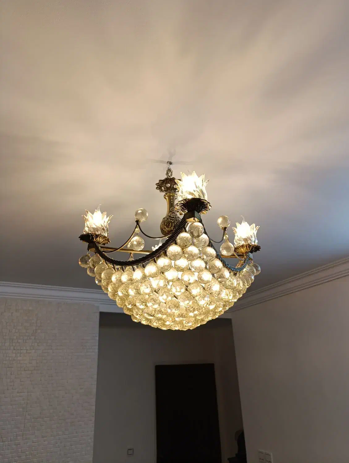 لوستر|لوستر و چراغ آویز|تهران, تولید دارو|دیوار