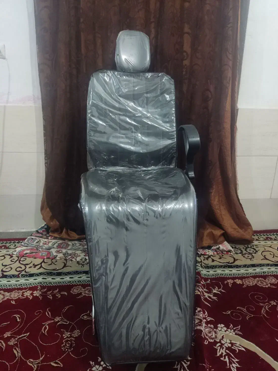 صندلی|صندلی و نیمکت|شیراز, کوشک میدان|دیوار