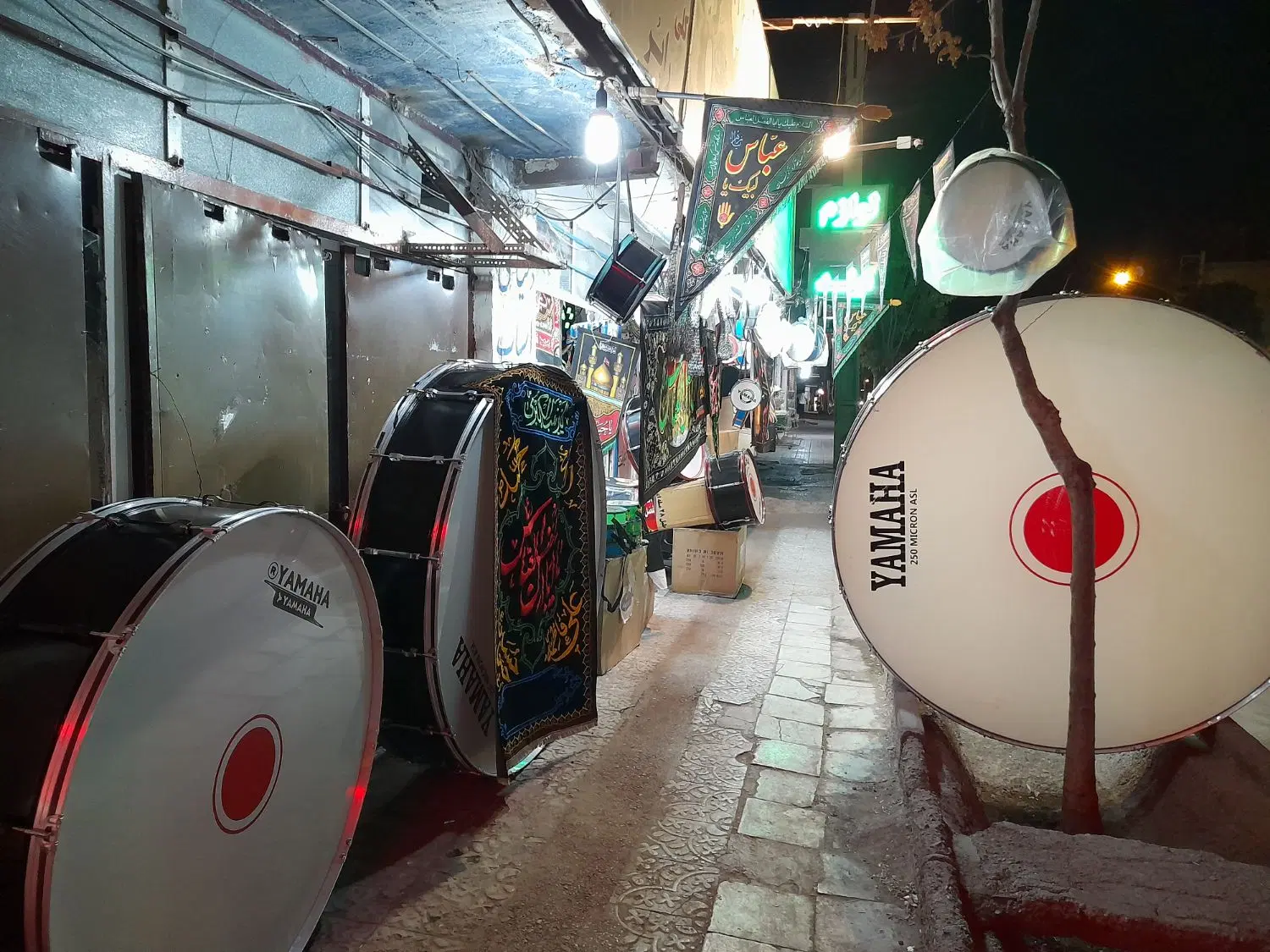 طبل زنجیر|درام و پرکاشن|کرمان, |دیوار