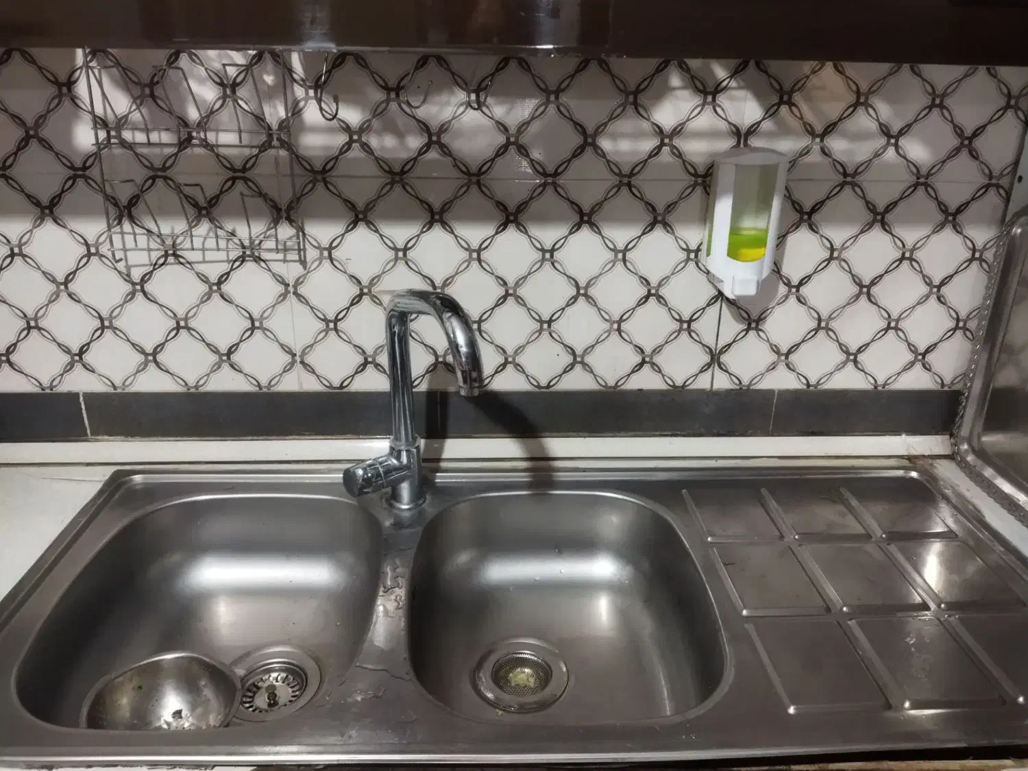 سینک|آب‌چکان و نظم‌دهنده ظروف|گلبهار, شهر جدید گلبهار|دیوار