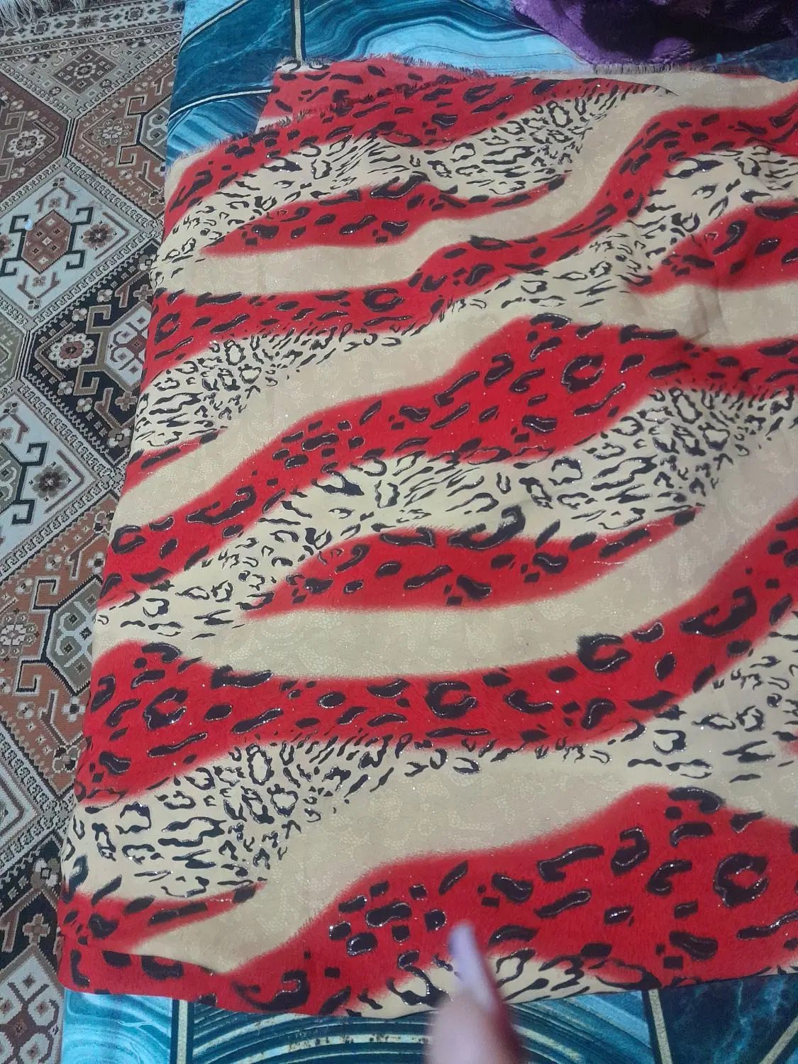 پارچه|لوازم خیاطی و بافتنی|شیراز, کوشک میدان|دیوار