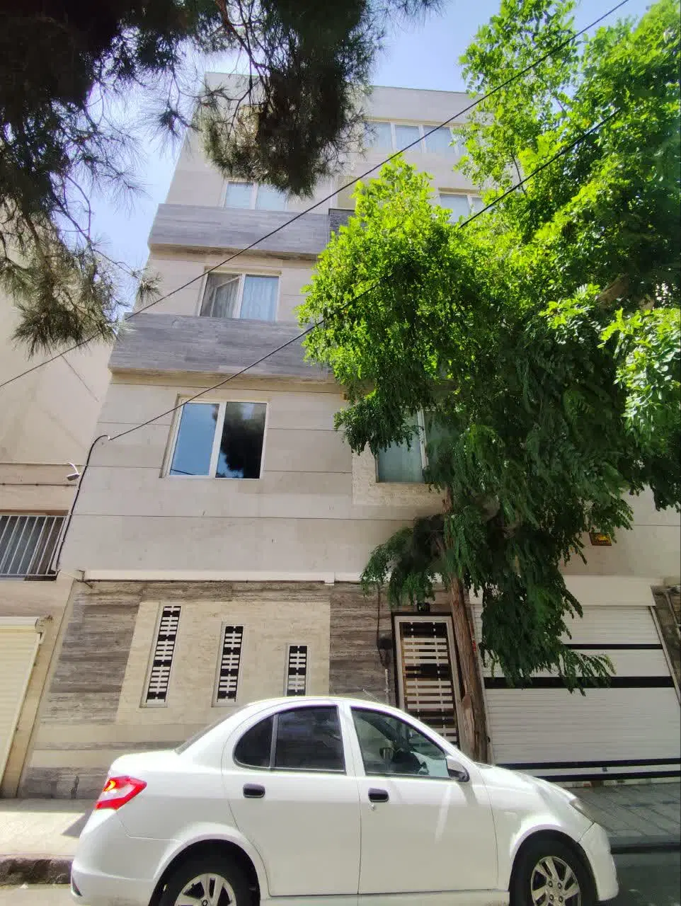 واحدی برای مومنین و مسلمین عزیز, مشهد