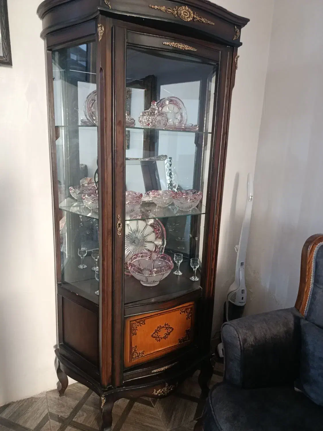 یک عدد بوفه|بوفه، ویترین، کنسول|تربت جام, والفجر|دیوار