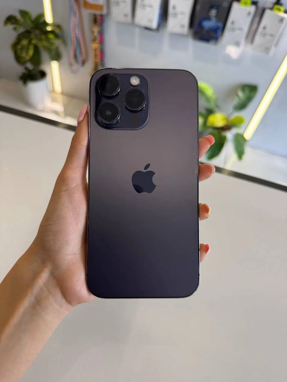 iphone14pro max بنفش|موبایل|بابل, |دیوار