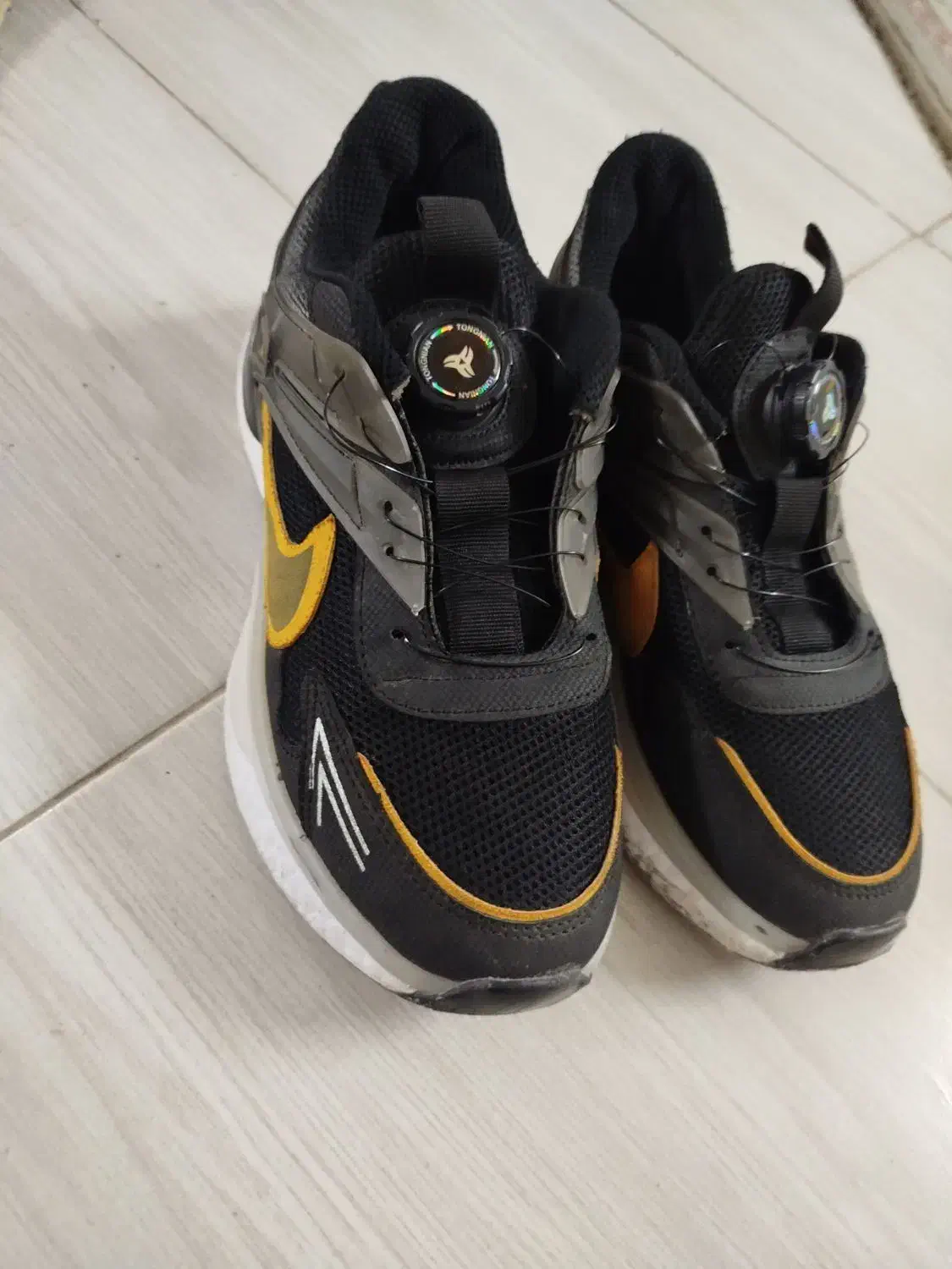 کفش کپسولی|کیف، کفش، کمربند|نیشابور, خط کاشمر|دیوار