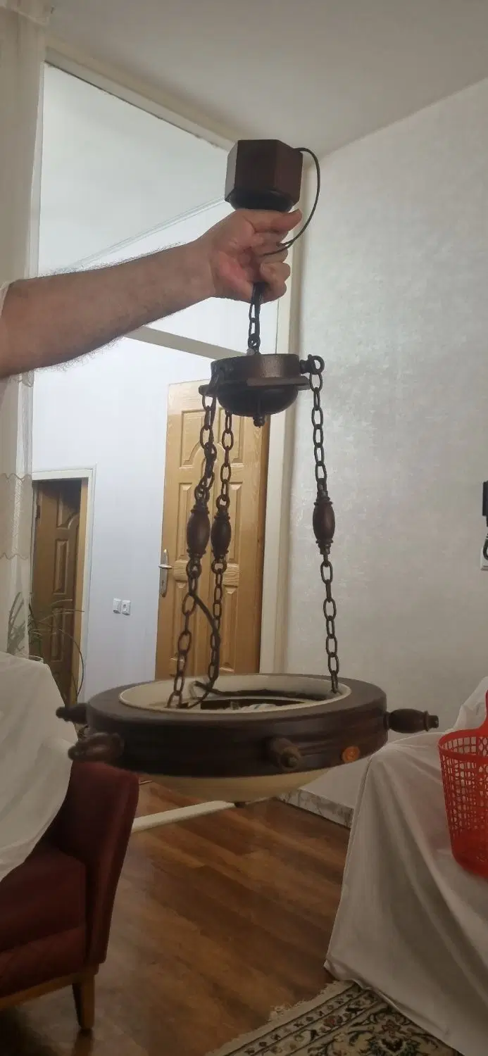 آویز چوبی|لوستر و چراغ آویز|اصفهان, چشمه باقرخان|دیوار
