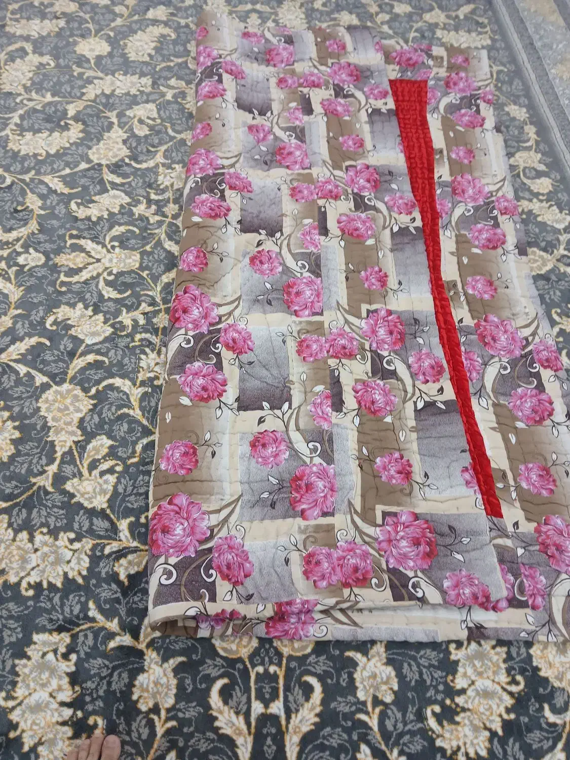 لحاف|رختخواب، بالش، پتو|قروه, |دیوار