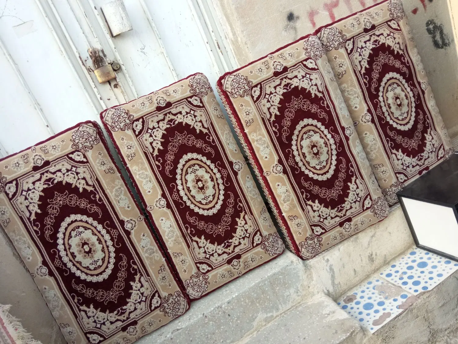 پشتی|پشتی|سنندج, |دیوار