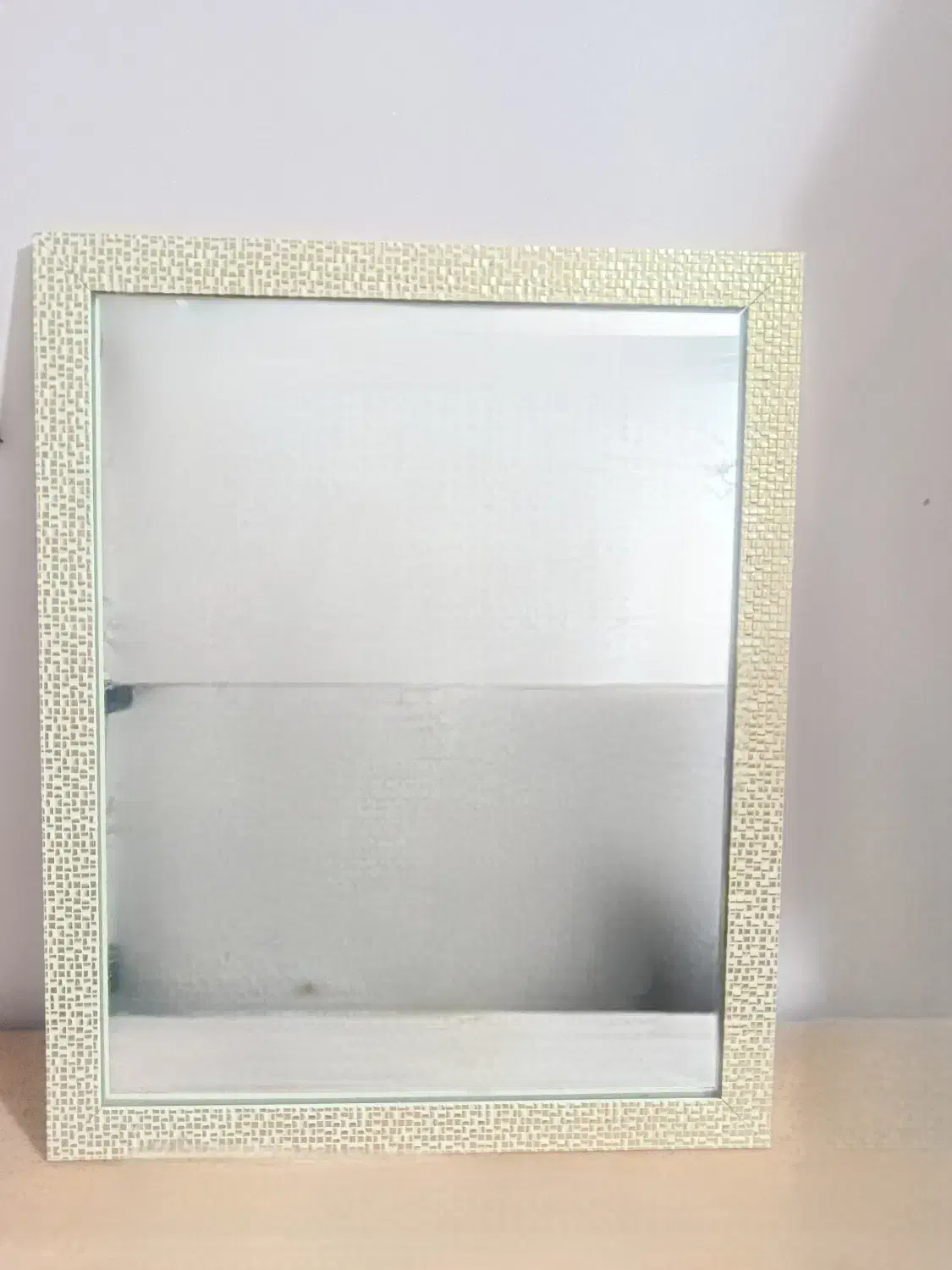 آینه|آینه|لنگرود, |دیوار