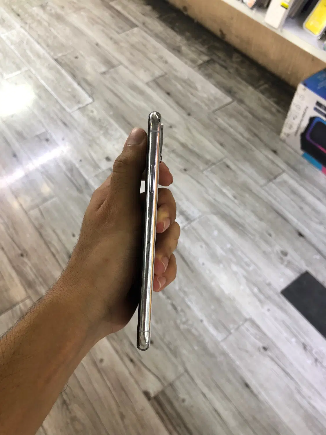 iPhone X|موبایل|اندیشه, اندیشه فاز ۱|دیوار