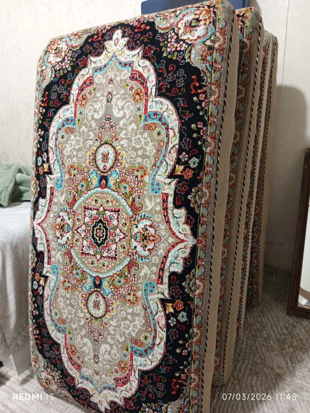 پشتی|پشتی|گلستان (تهران), |دیوار