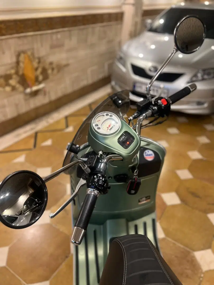vespa|موتورسیکلت|تهران, نیروی هوایی (پیروزی)|دیوار