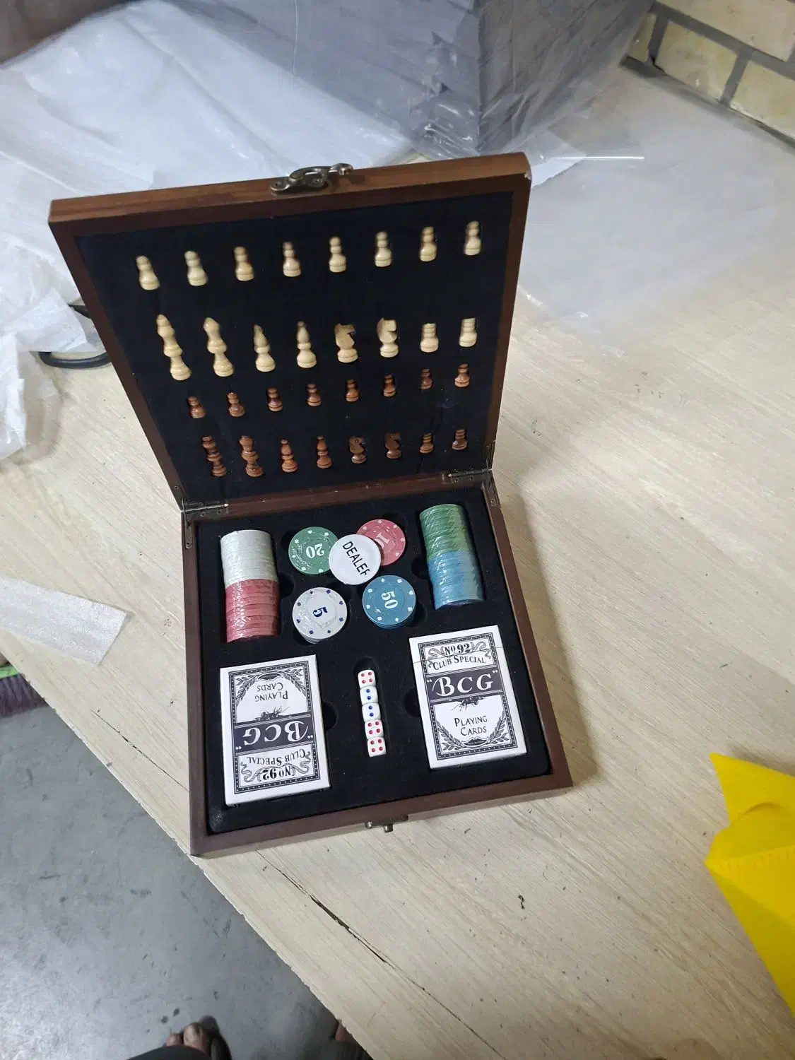 تخته|اسباب‌‌بازی|تهران, شوش (باغ آذری)|دیوار