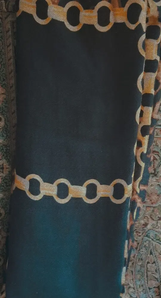 شال|لباس|مشهد, ایثار|دیوار
