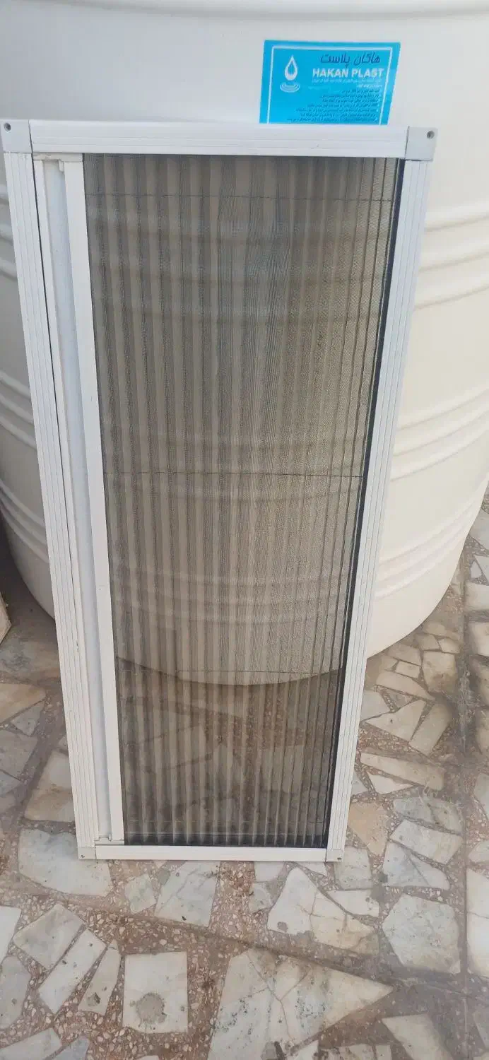 پنجره و چند عدد شیشه دوجداره.ویک عدد توری|مصالح و تجهیزات ساختمان|چغادک, |دیوار