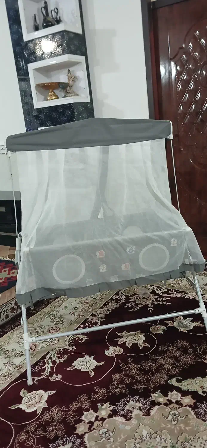 گهواره|تخت و صندلی بچه|سوری, |دیوار