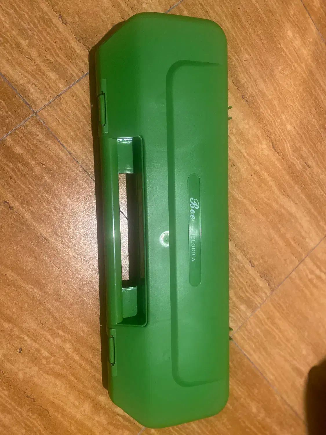 ملودیکا نو|آلات موسیقی|کیش, |دیوار