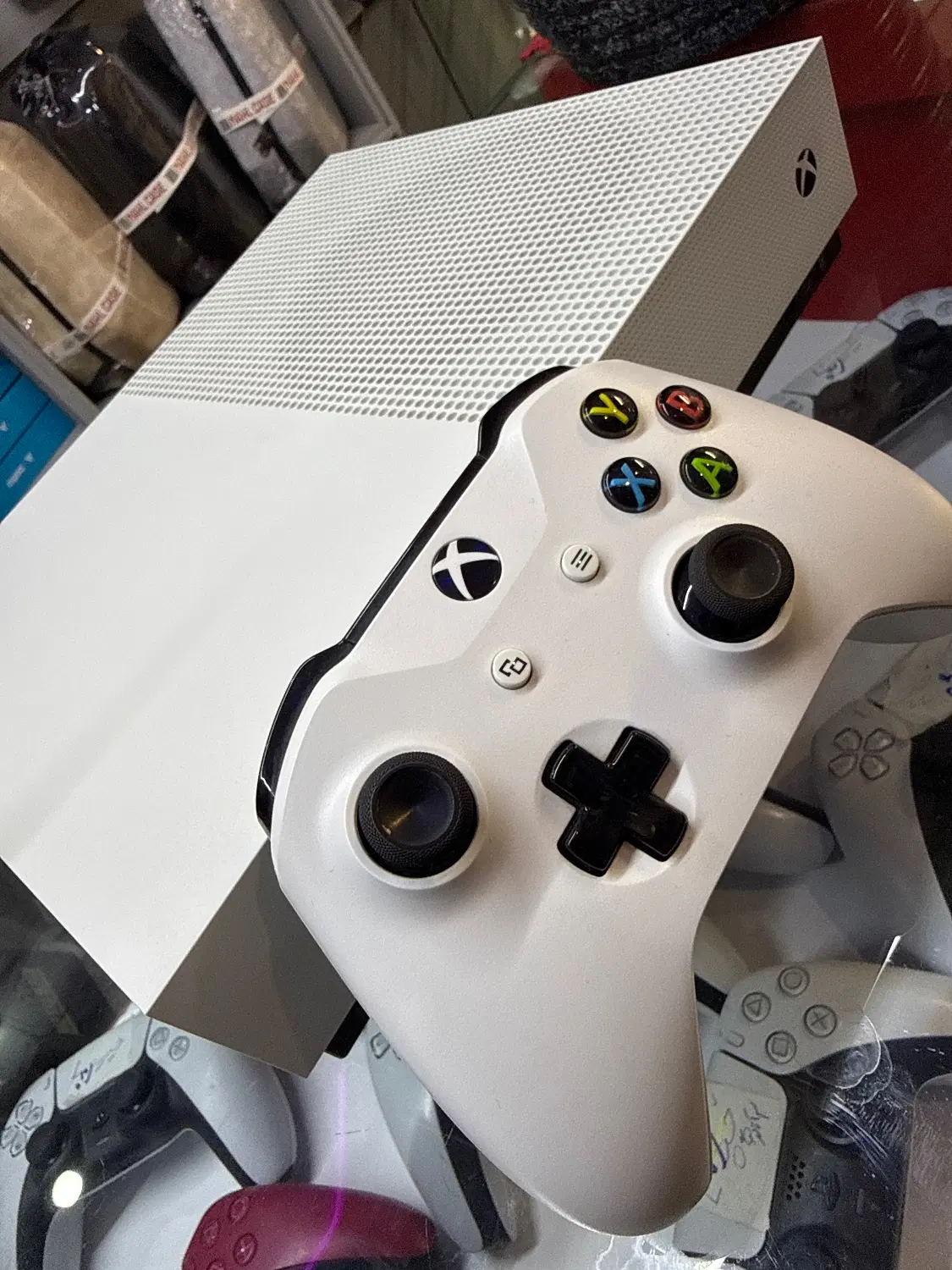 Xbox one s|کنسول، بازی ویدئویی و آنلاین|اصفهان, باغ نگاره|دیوار