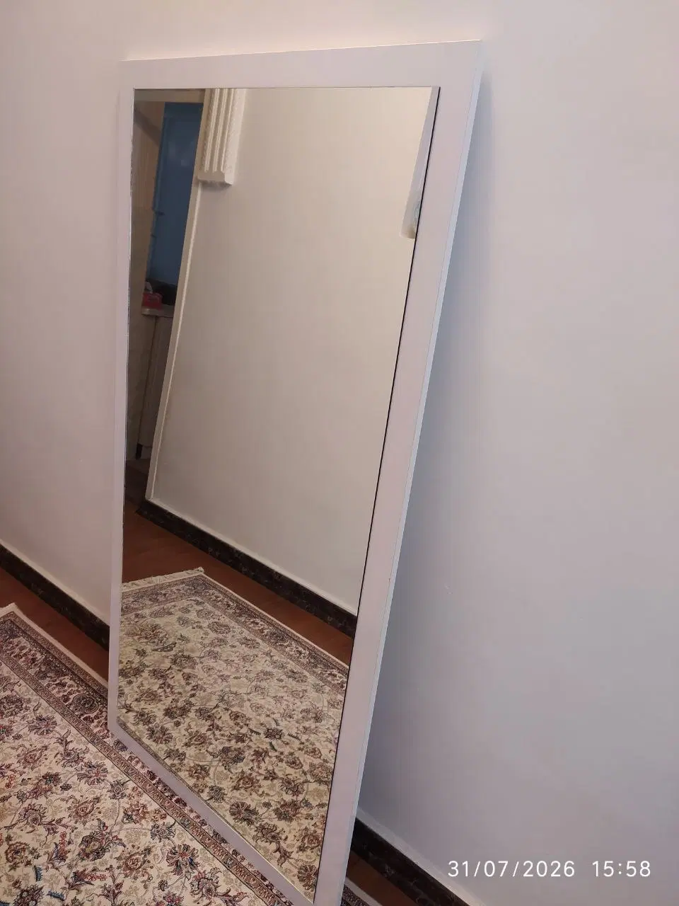 آینه|آینه|صحنه, |دیوار