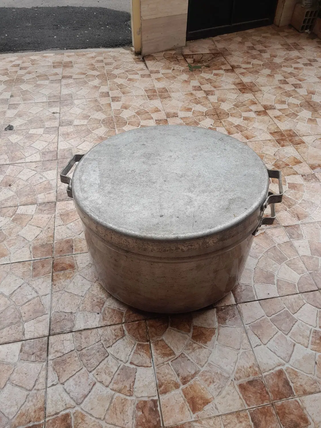 دیگ آشپزی|ظروف پخت‌وپز|رشت, چمارسرا|دیوار