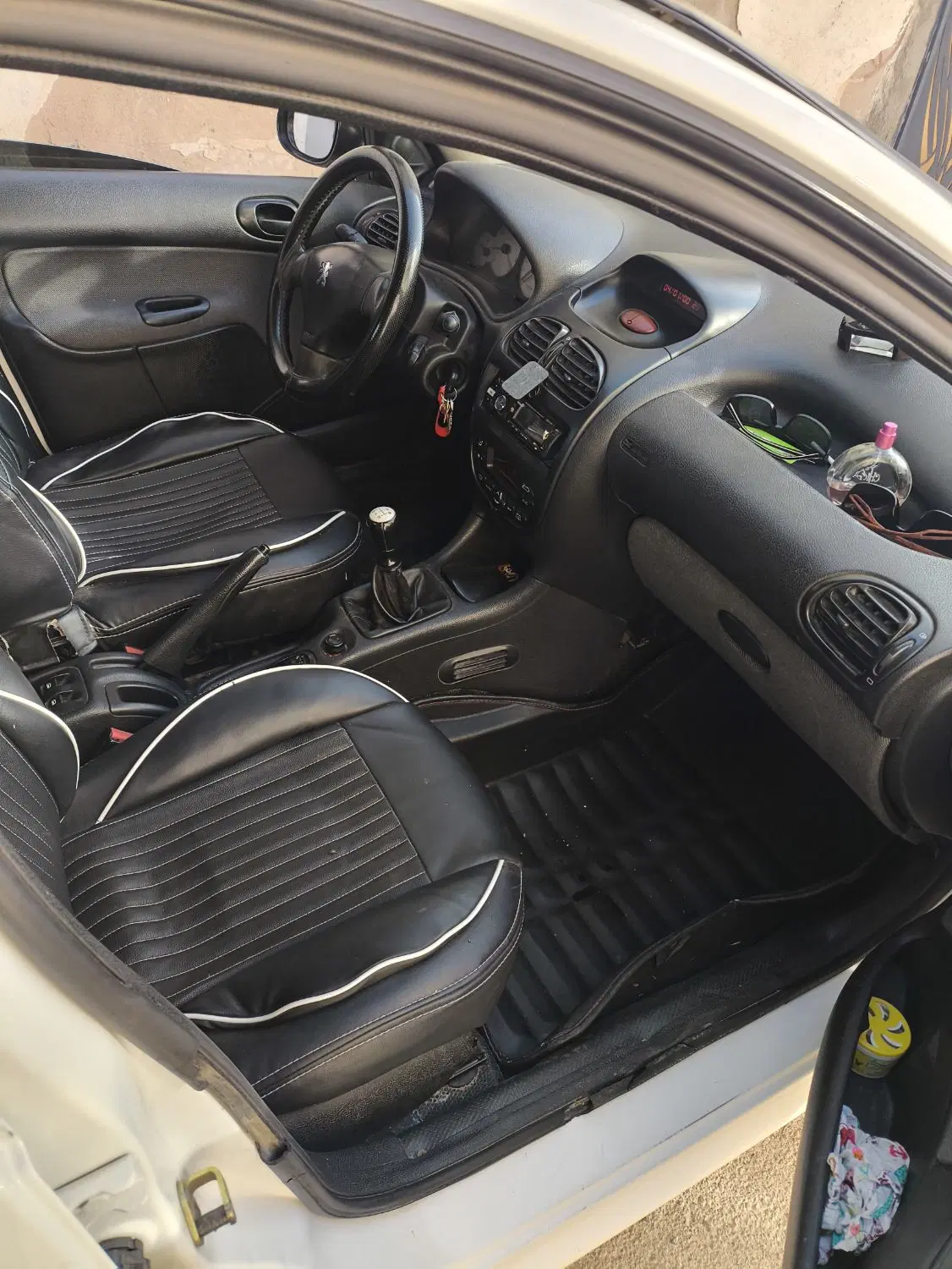206v8|خودرو سواری و وانت|نی‌ریز, |دیوار