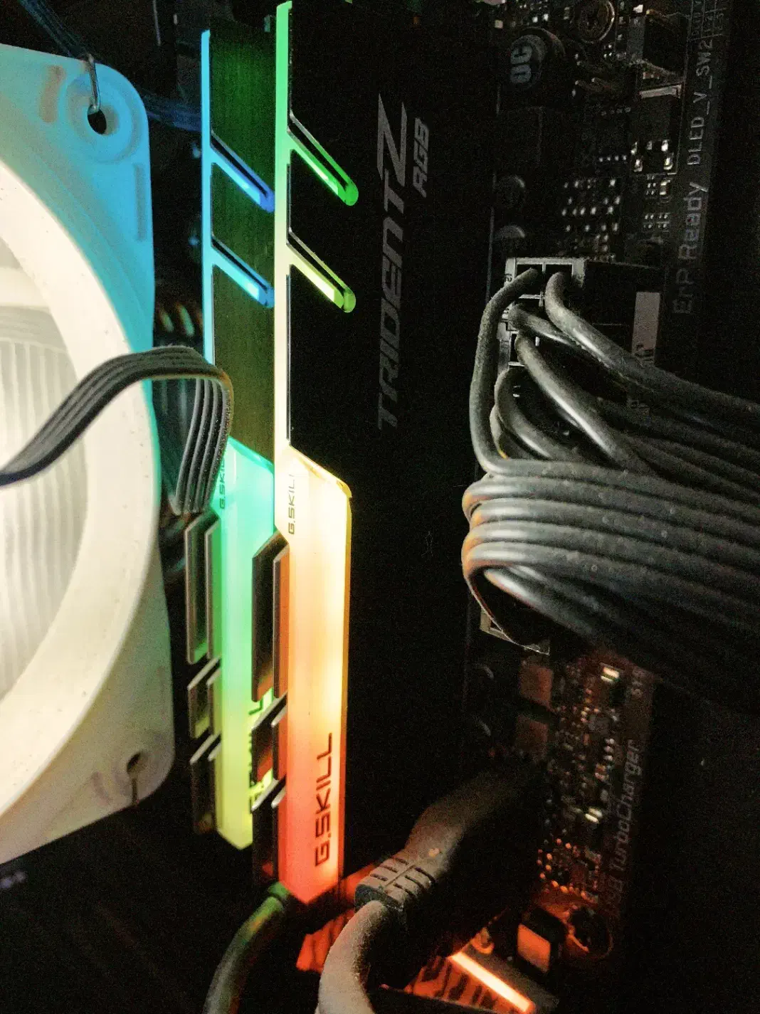 gskill trident z 16 gb|قطعات و لوازم جانبی رایانه|گنبد کاووس, |دیوار