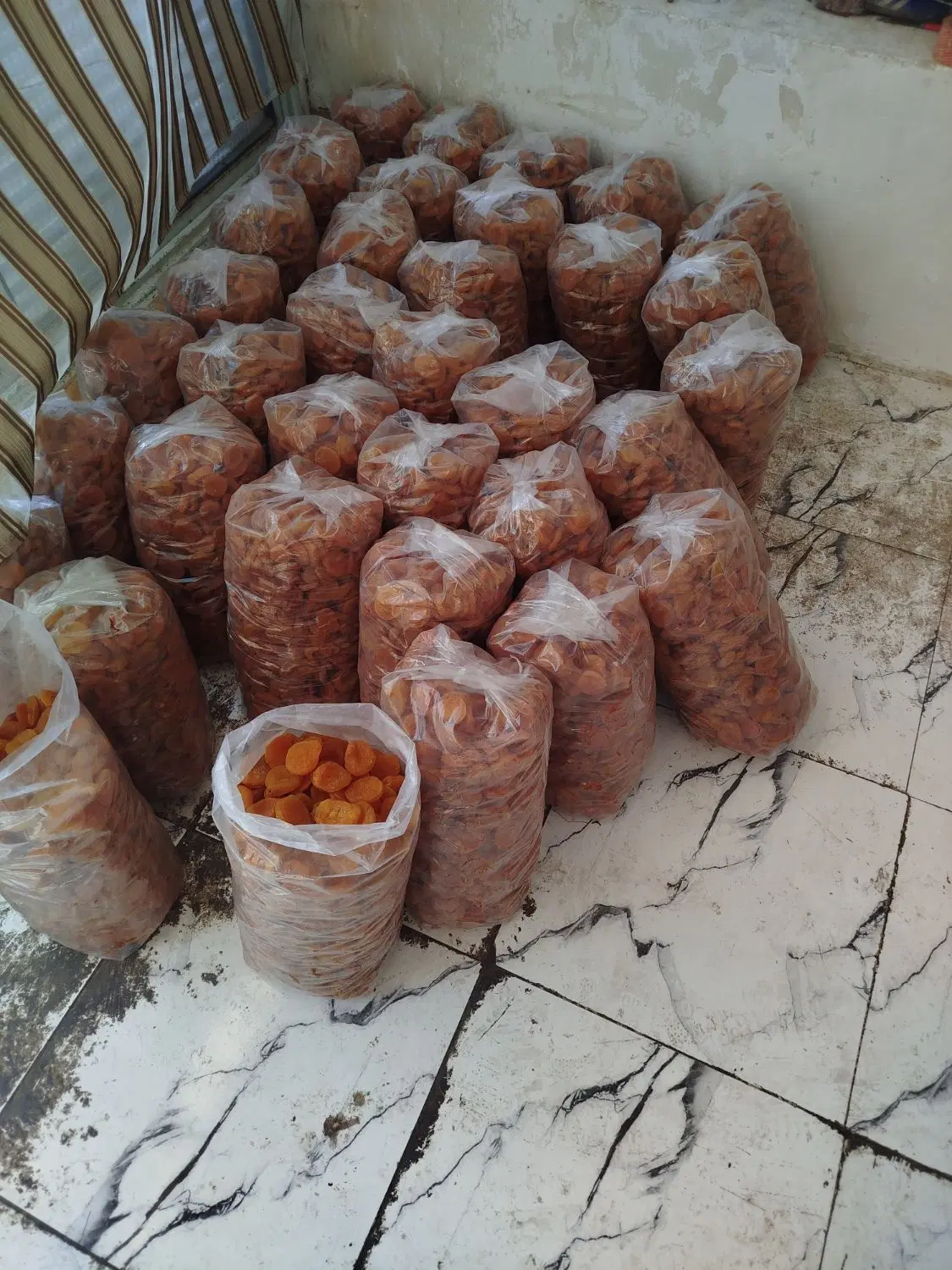 قیصی|خوردنی و آشامیدنی|آذرشهر, |دیوار