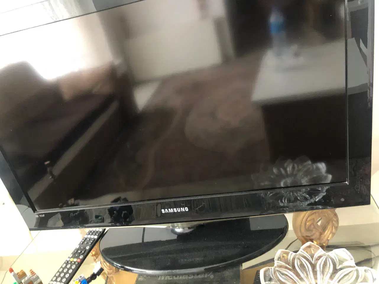 تلویزیون ۳۲|تلویزیون و پروژکتور|چالوس, |دیوار