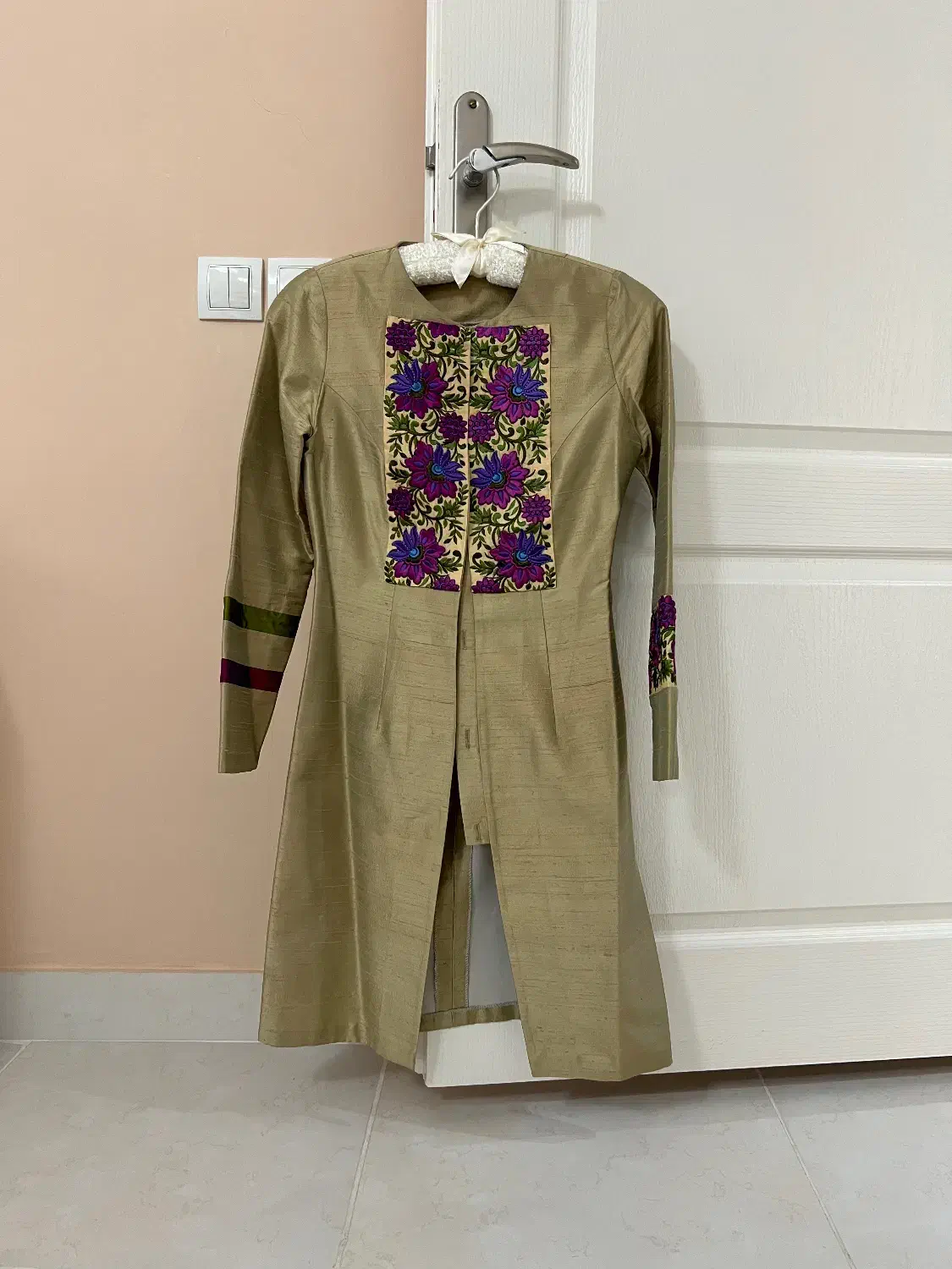مانتو|لباس|کرج, برغان|دیوار