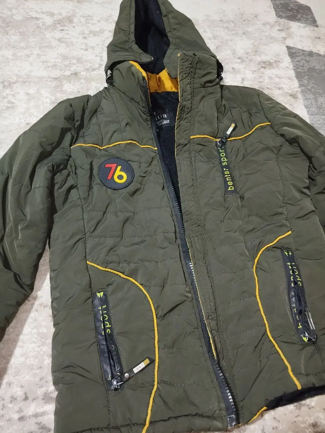 کاپشن|لباس|رشت, استقامت ۲|دیوار