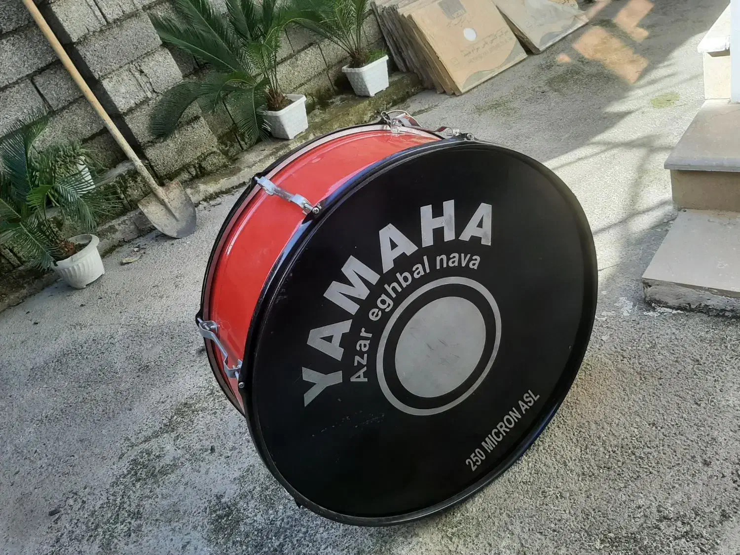 طبل 80|درام و پرکاشن|لاهیجان, انقلاب|دیوار