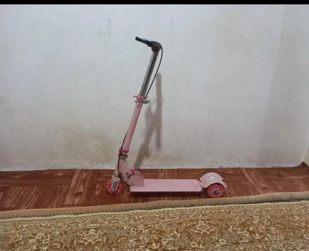 اسکوتر|دوچرخه، اسکیت، اسکوتر|شاهین دژ, |دیوار