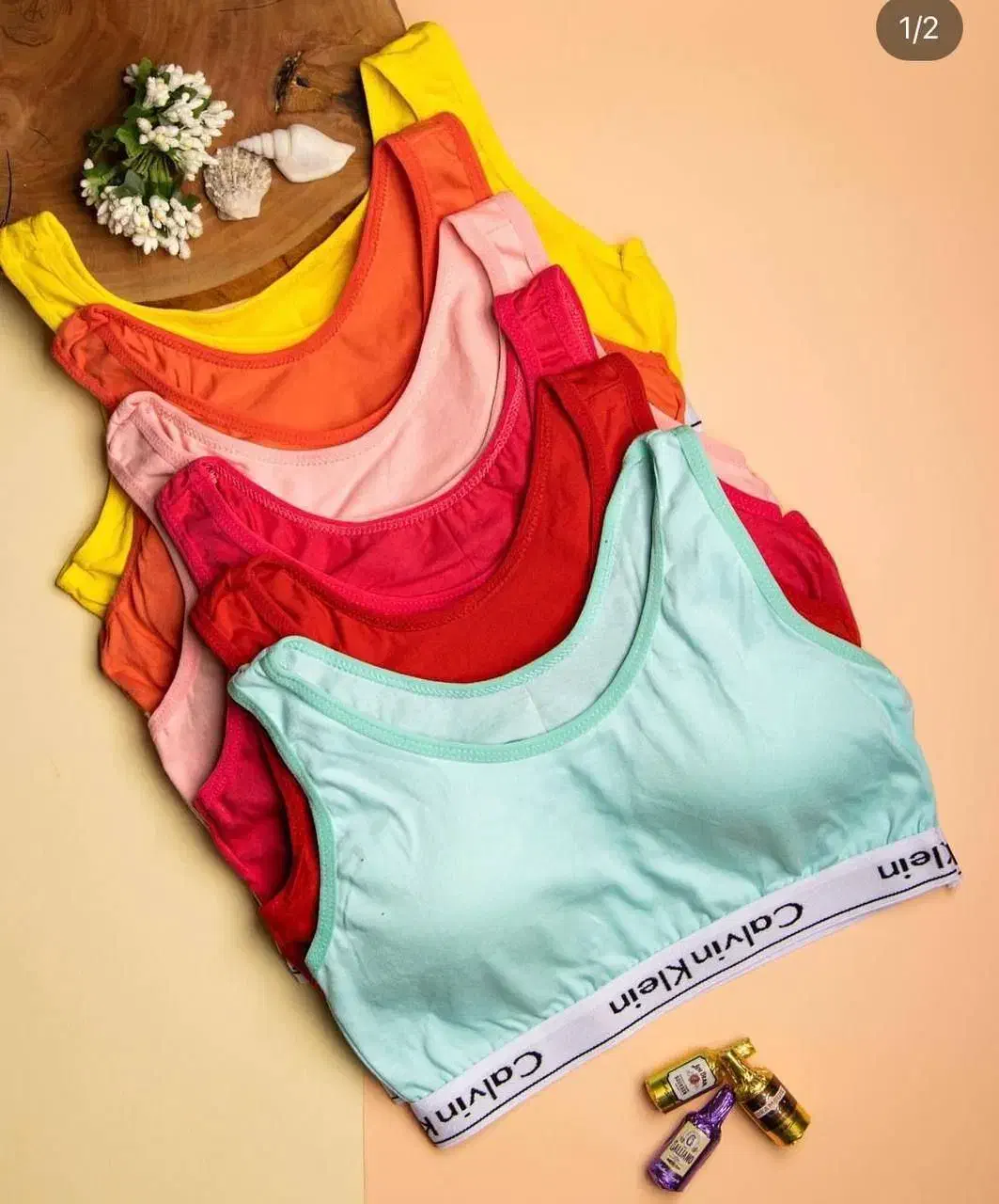 نیم تنه|لباس|قم, شهر قائم|دیوار