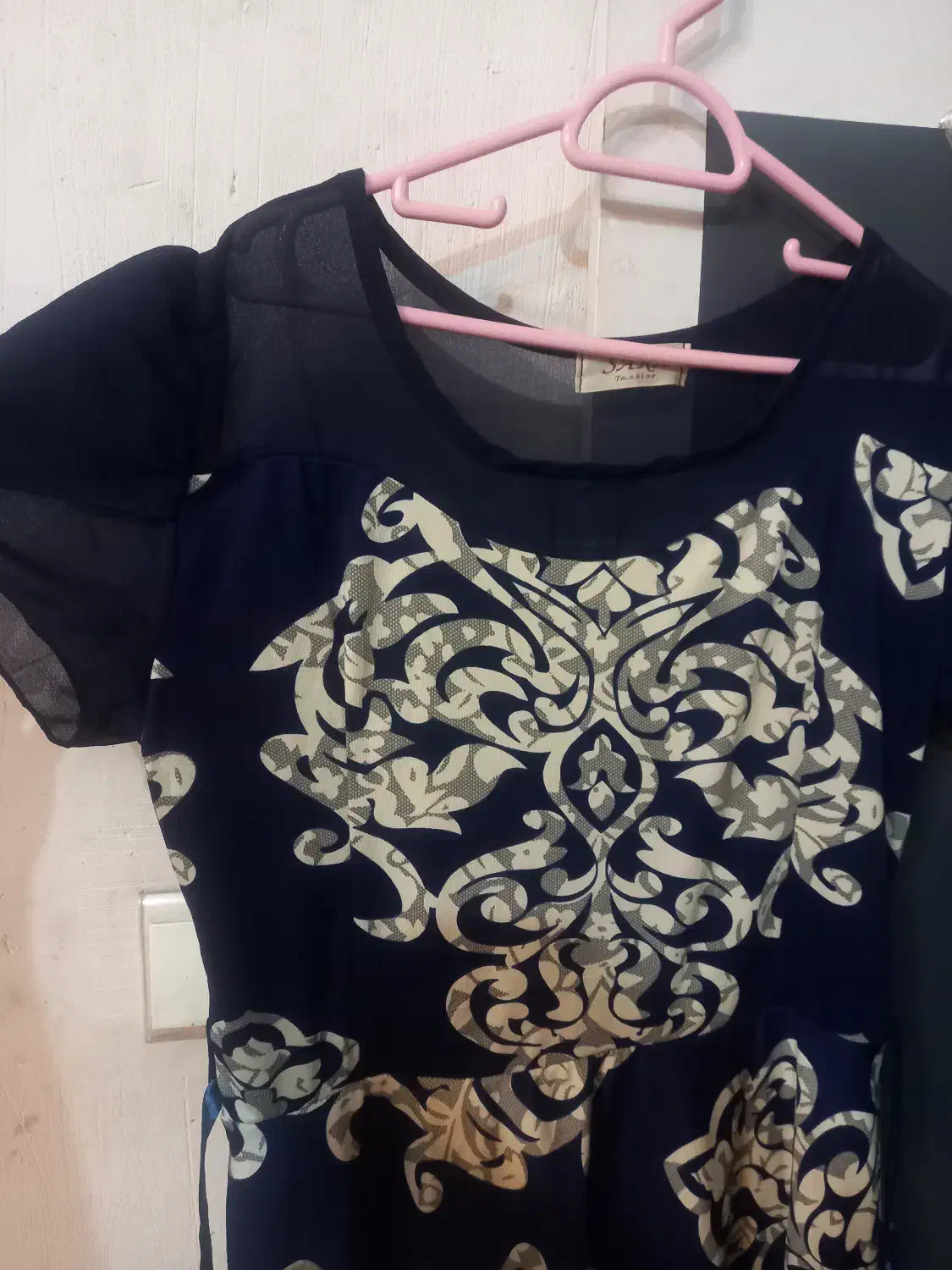 سارافون|لباس|قم, ولیعصر|دیوار