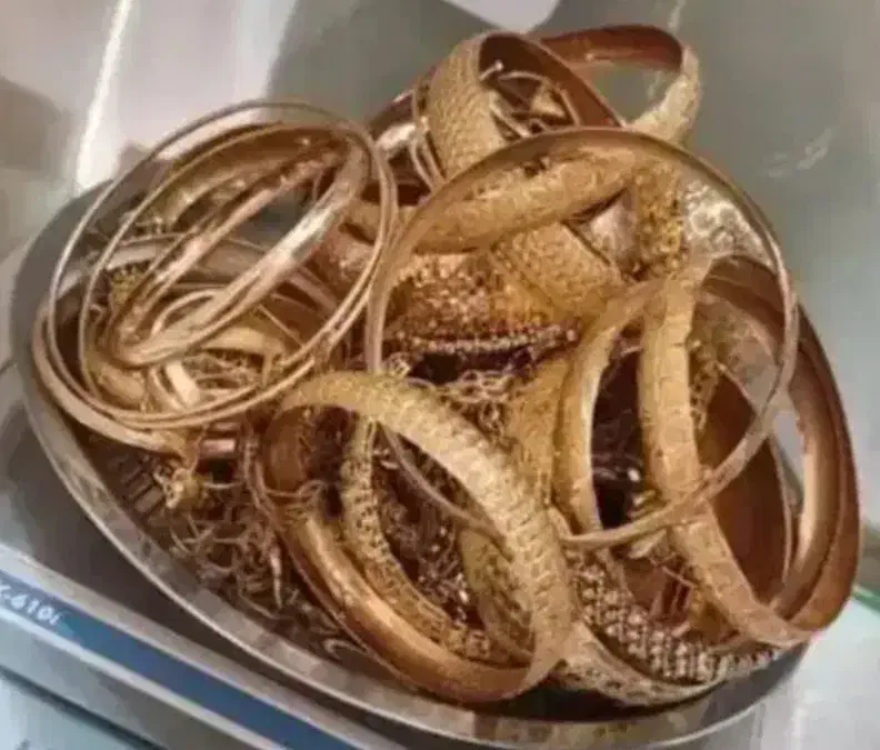 گمشده|اشیا|اهواز, گلستان|دیوار