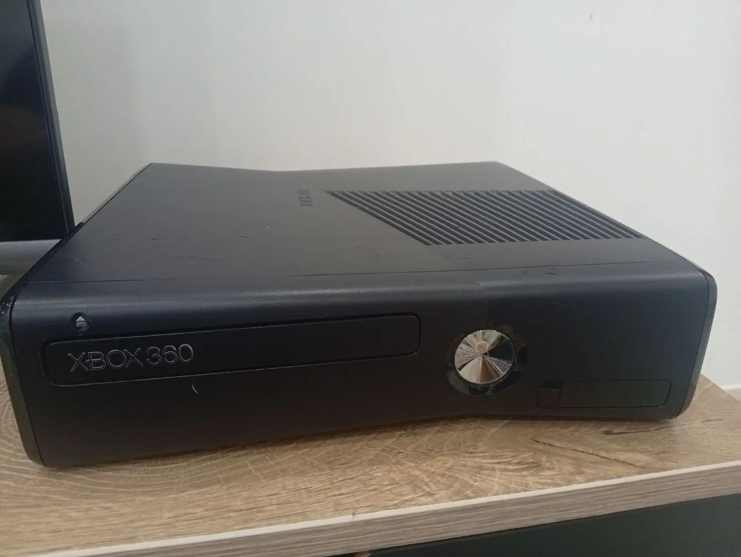 Xbox 360 slim|کنسول، بازی ویدئویی و آنلاین|رشت, لاکان|دیوار