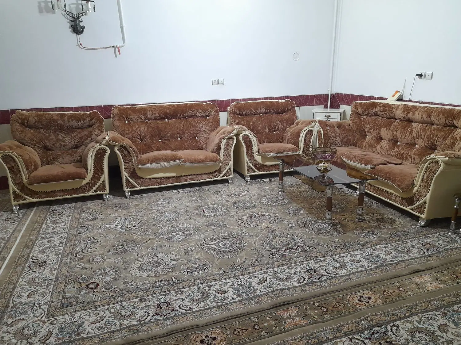 مبل|مبلمان خانگی و میز عسلی|خزل, |دیوار