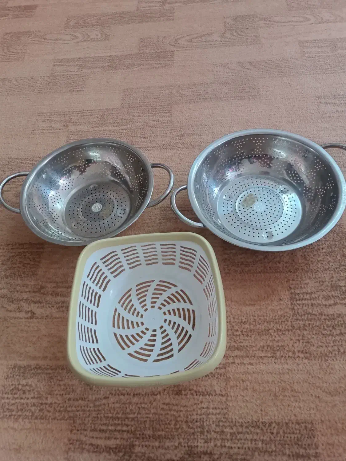 جهازیه|ظروف نگهدارنده، پلاستیکی، یک‌بارمصرف|خوی, |دیوار